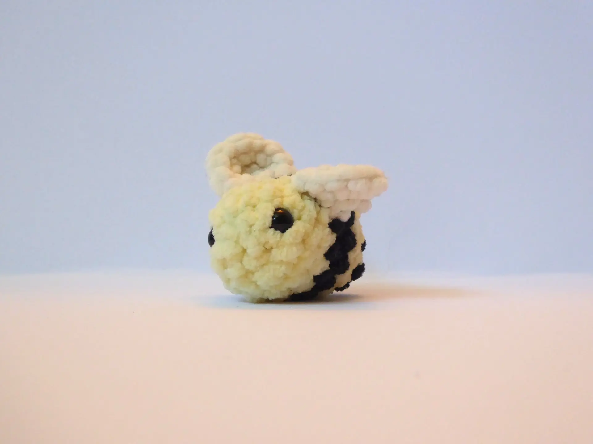 Abeille mini en crochet